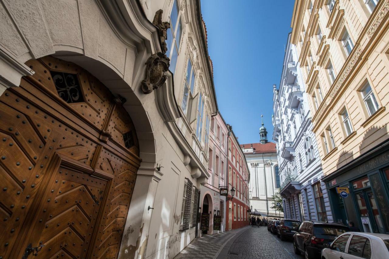 Exclusive Old Town Residence Near Charles Bridge Praag Buitenkant foto